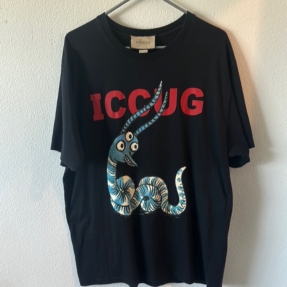 Gucci Black and Red Short Sleeve Tee with Graphic Design